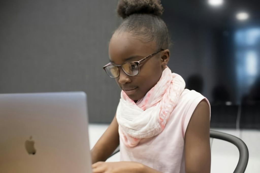 Young girl working at a computer - Girls in GREEN STEM